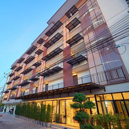 乌汶叻差他尼168套房酒店 外观 照片