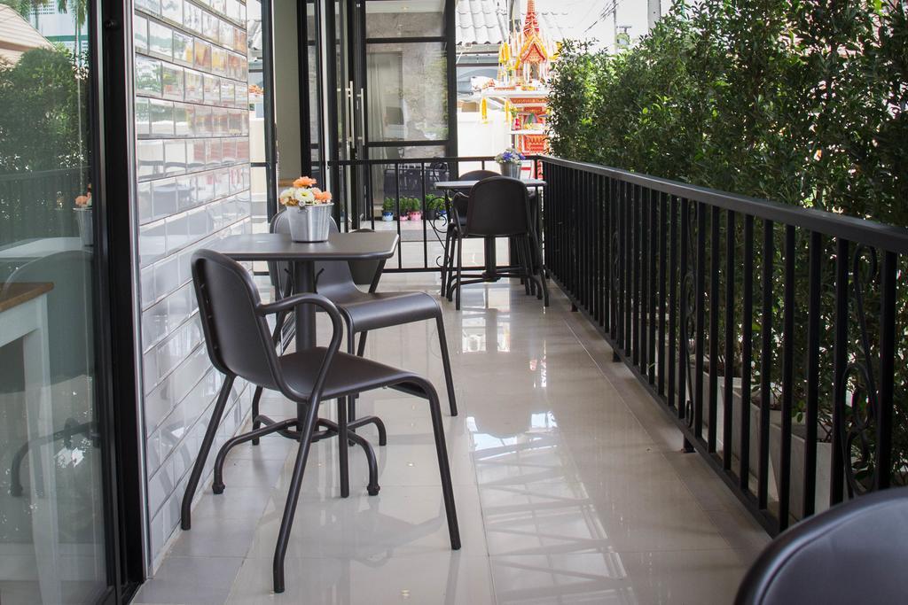 乌汶叻差他尼168套房酒店 外观 照片